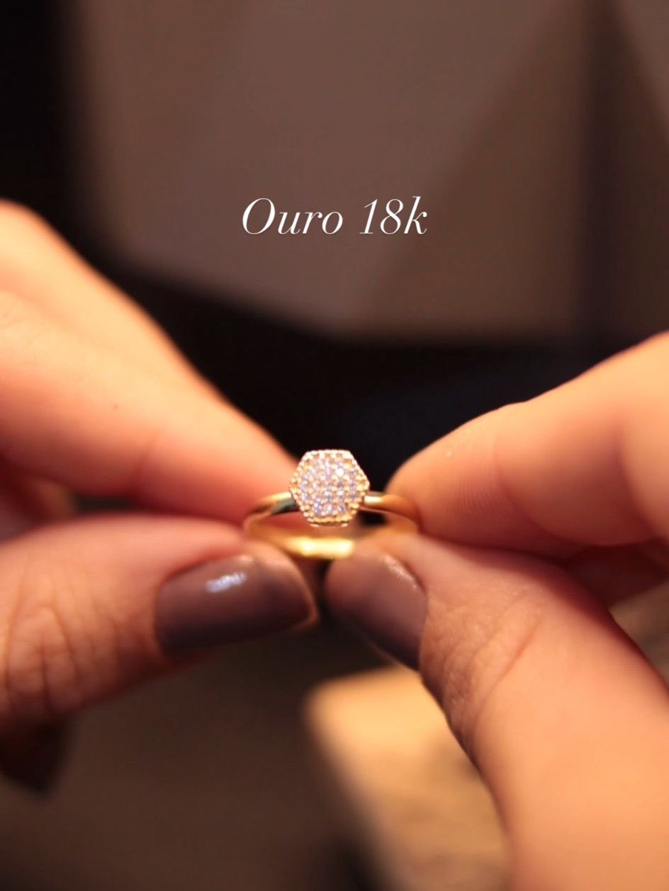 Anel solitário hexagonal ouro 18k