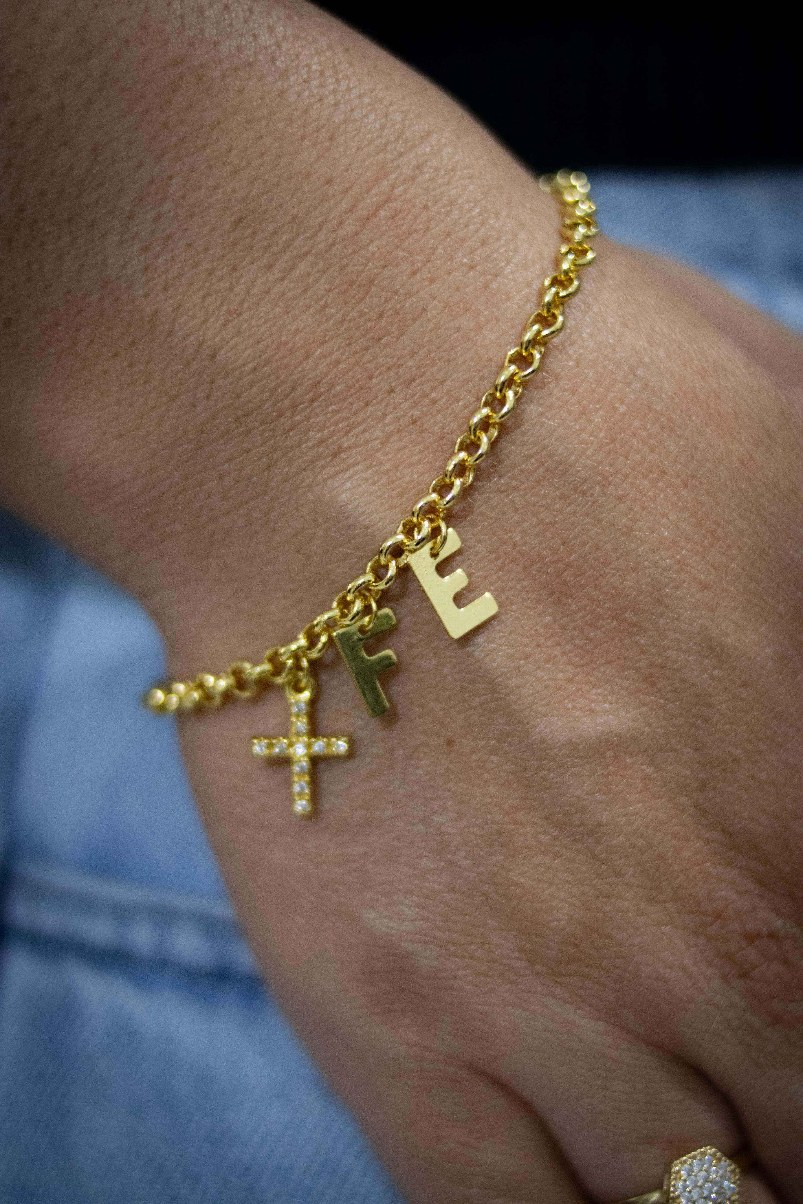 Pulseira modelos, banho ouro 18k + verniz cataforese