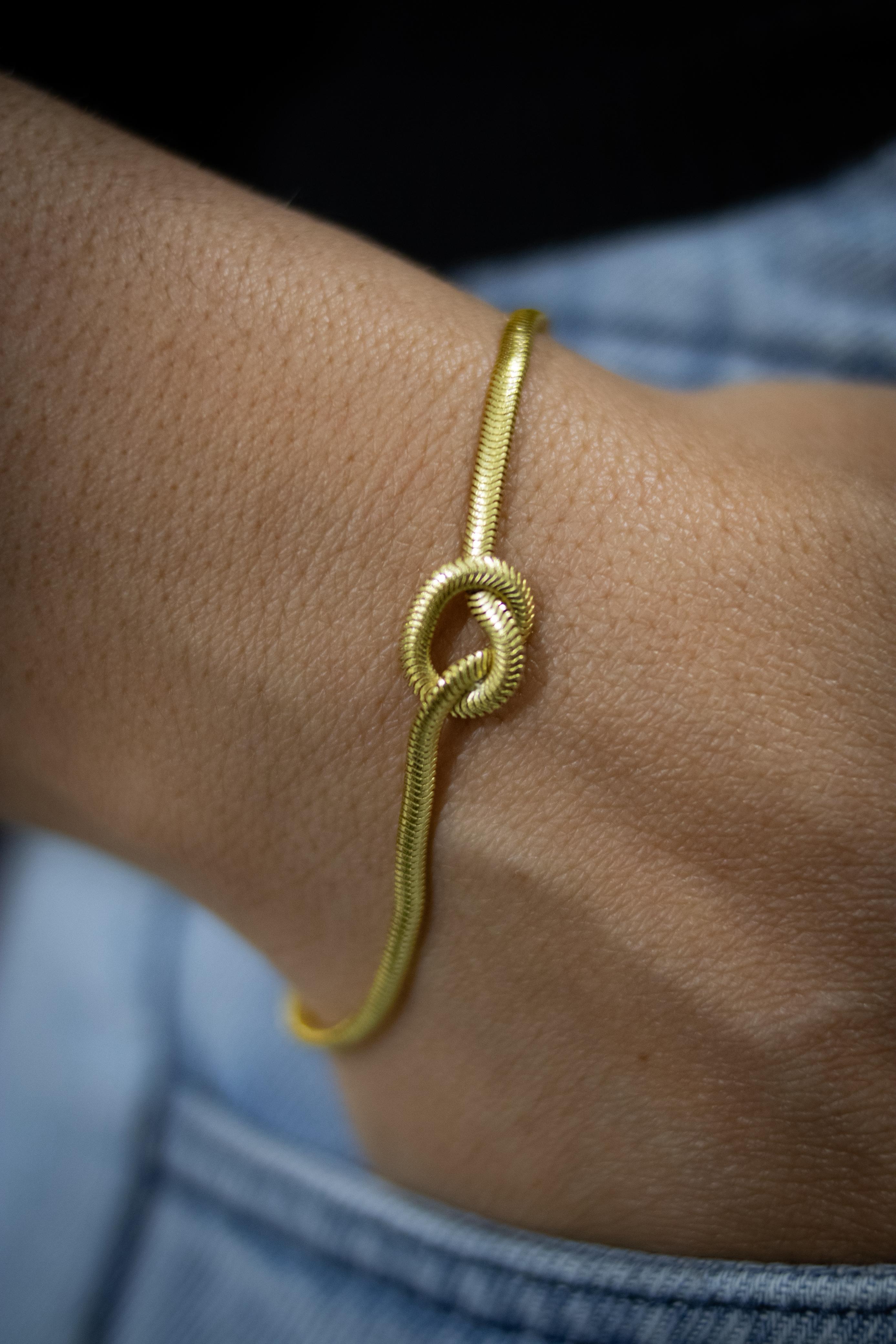 Pulseira modelos, banho ouro 18k + verniz cataforese