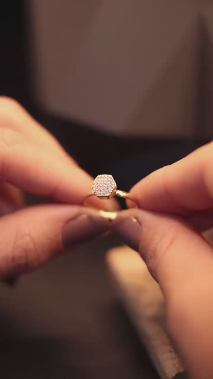 Anel solitário hexagonal ouro 18k